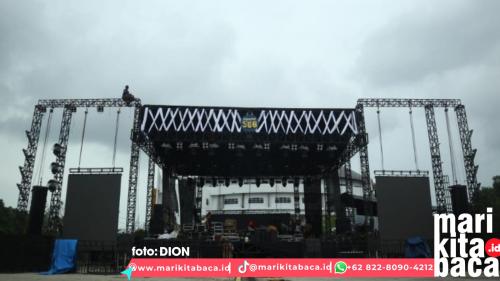 Gambar Panggung HajatanSOB sudah Berdiri, Siap Diguncang?