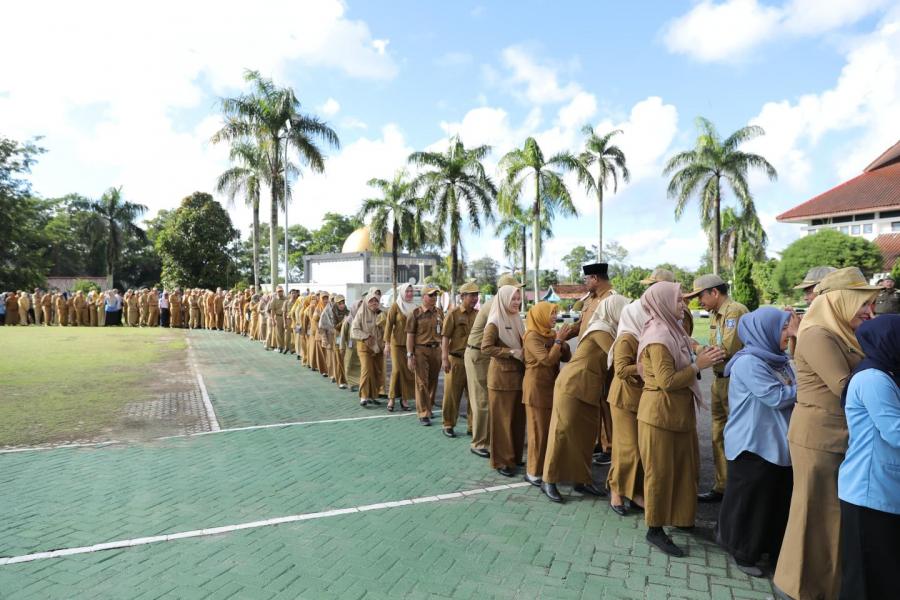 Pimpin Apel Pagi Pasca Idul Fitri 1445 H, Pj Gubernur Safrizal Beri Semangat Kerja Pada Pegawai