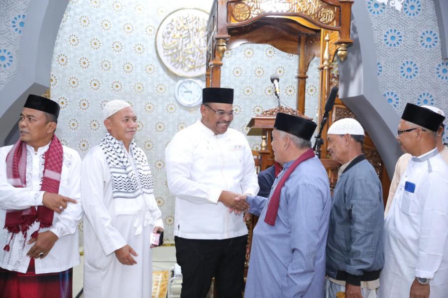 Pj Gubernur Safrizal Safari Ramadan, Serahkan Bantuan dan Ajak Masyarakat Maknai Puasa