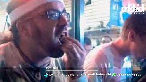 Tewas dan Tersiksa Usai Telan Belasan Kecoa Hidup